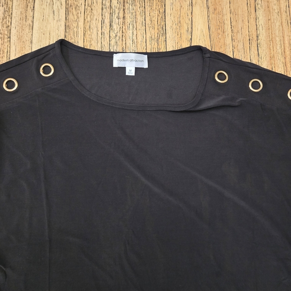 Modern Attraction Womens Black Sleeveless Medium Blouse With Gold‎ Design - Picture 2 of 9